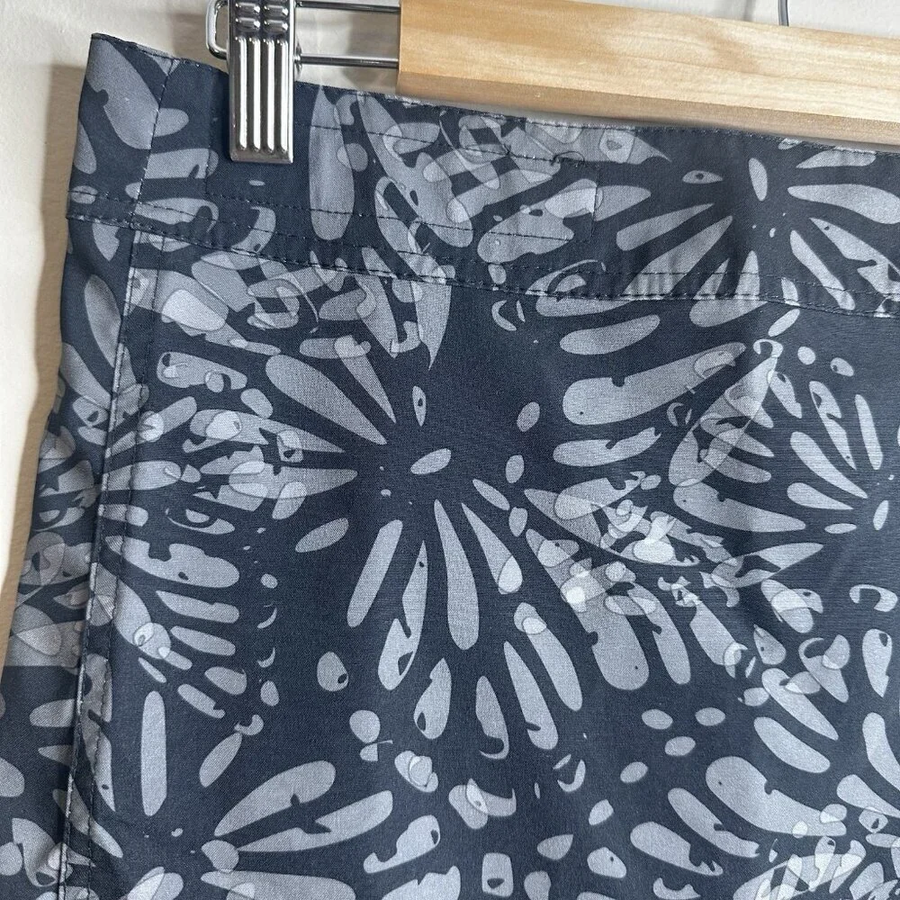Rip‎ Skirt Womens M Gray Black Floral Wrap Adjustable Hawaiian Adjustable Swim